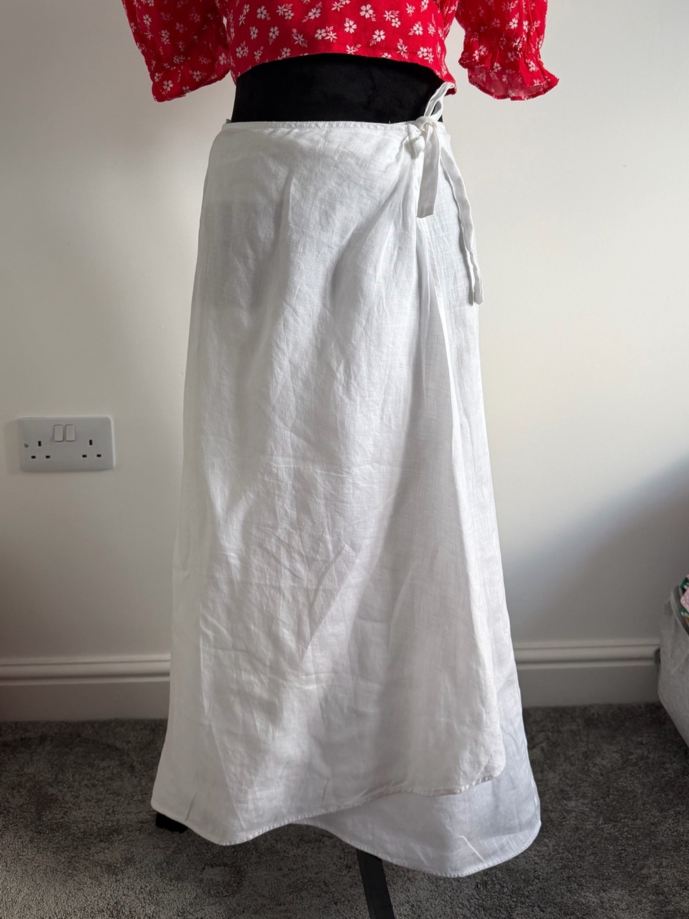 Beautiful OYSHO 100% linen wrap skirt in white